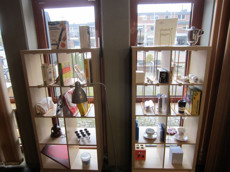 Datei:Bibliothek Adendorf - Schenkregal.jpg