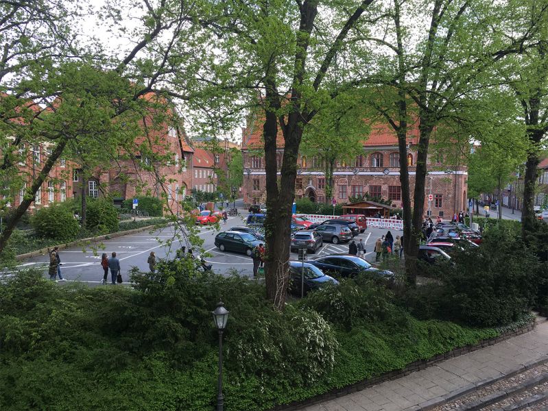Datei:Marienplatz Parkplatz+Teststation.jpg