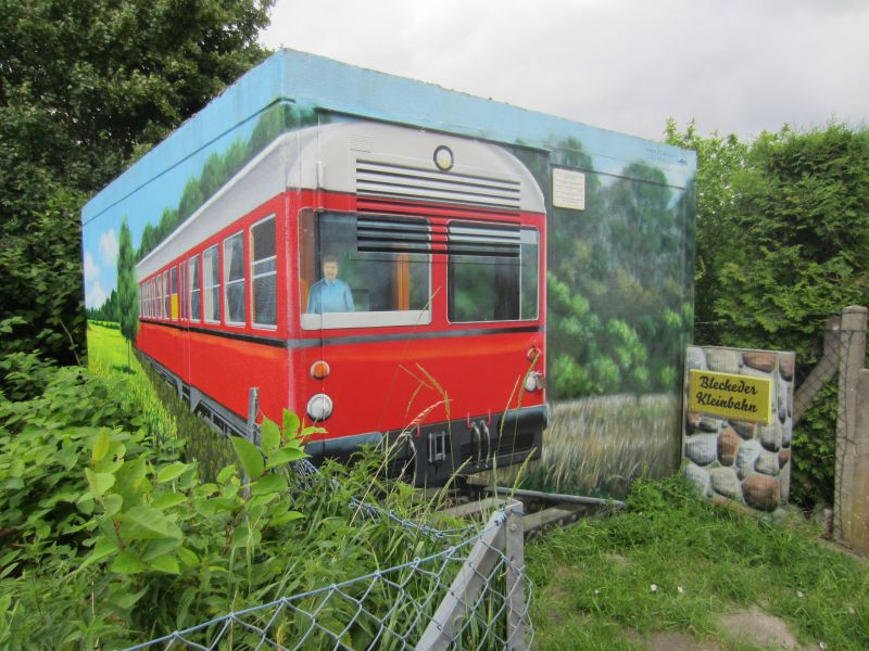 Datei:Erneuertes Graffiti Bleckeder Kleinbahn.jpg