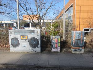 Graffiti Kassettenrekorder und Schulsachen.jpg