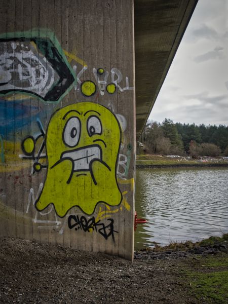 Datei:Graffitigeist ESK Hafen LG.jpg