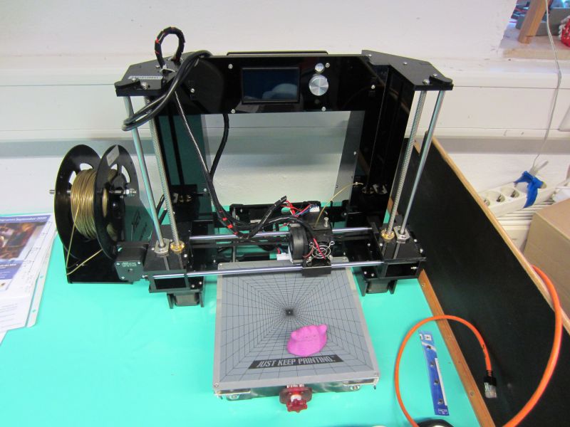 Datei:3D-Drucker im FabLab.jpg