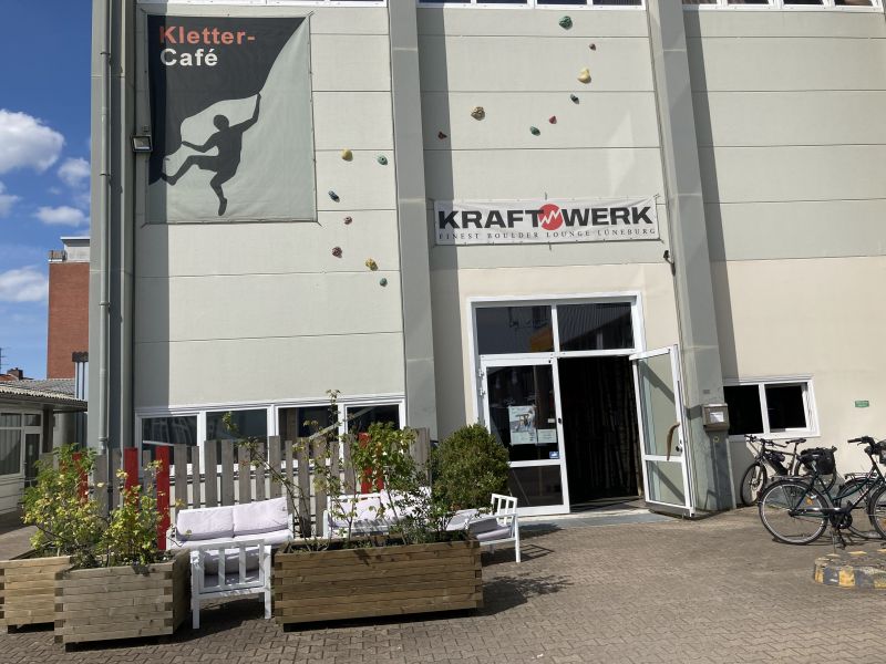 Datei:Boulderhalle außen.jpg