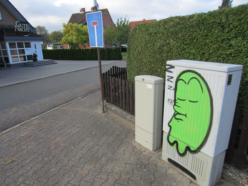 Datei:Graffitigeist Hotel Gute Nacht (Adendorf).jpg