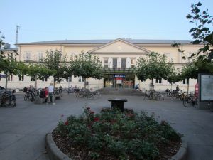 Eingang des Lüneburger Bahnhofs.jpg