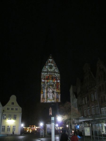 Datei:Johanniskirche bestrahlt 2021.jpg