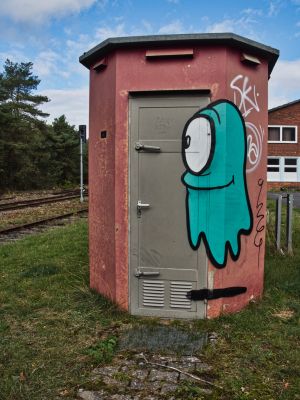 Graffitigeist Bahnhofstr (Melbeck).jpg