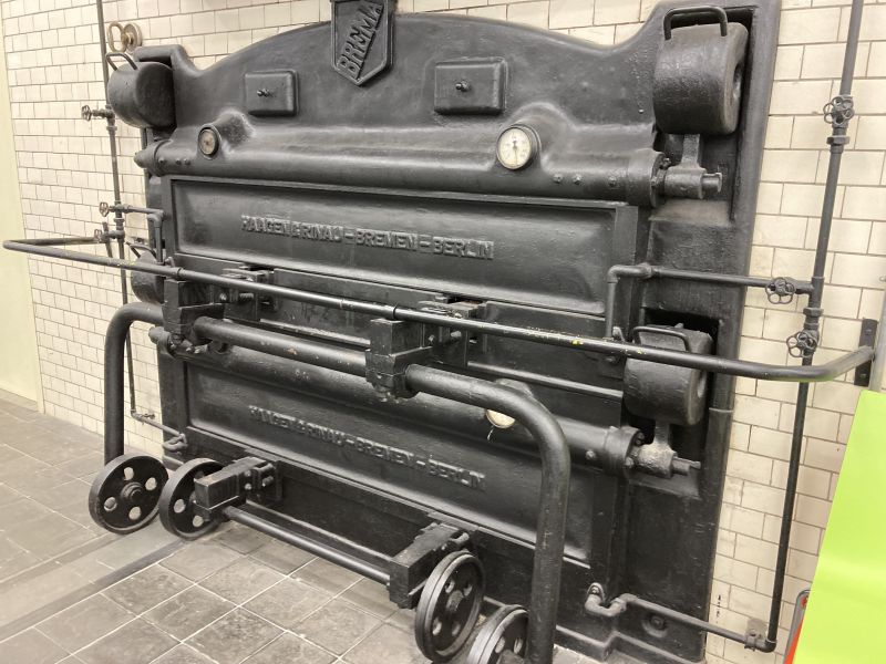 Datei:Ein alter Ofen.jpg