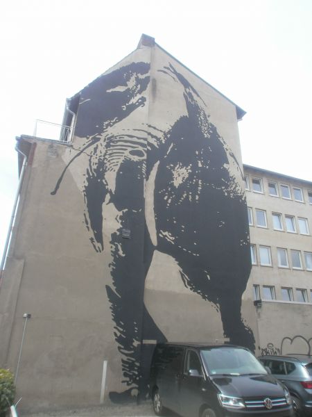 Datei:Graffito-Elefant in der Ritterstraße.jpg