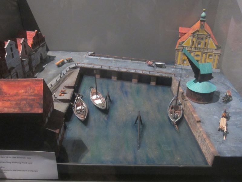 Datei:Stintmarkt Modell Deutsches Salzmuseum.jpg