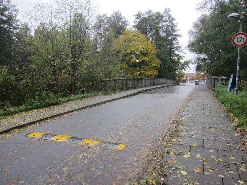Datei:Amselbrücke Bodenschwellen.jpg
