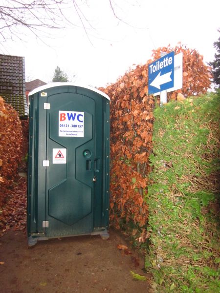 Datei:WC Häuschen.jpg