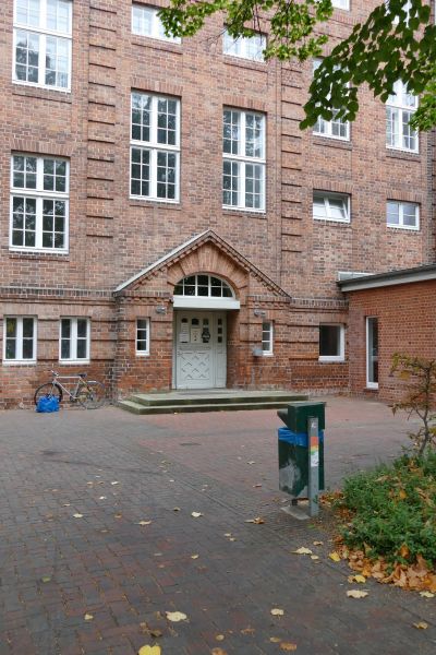 Datei:Campus Rotes Feld Eingang.jpg