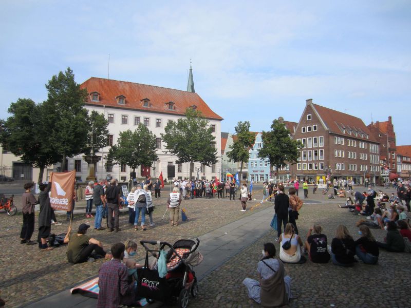 Datei:Seebrücke Demonstration.jpg