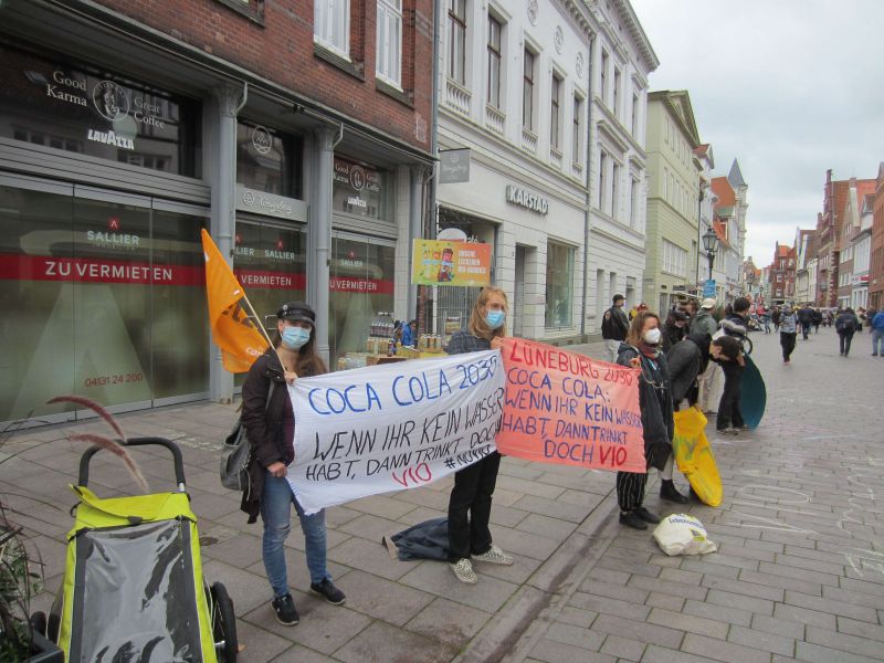 Datei:Protest gegen Coca Cola in der Großen Bäckerstraße.jpg
