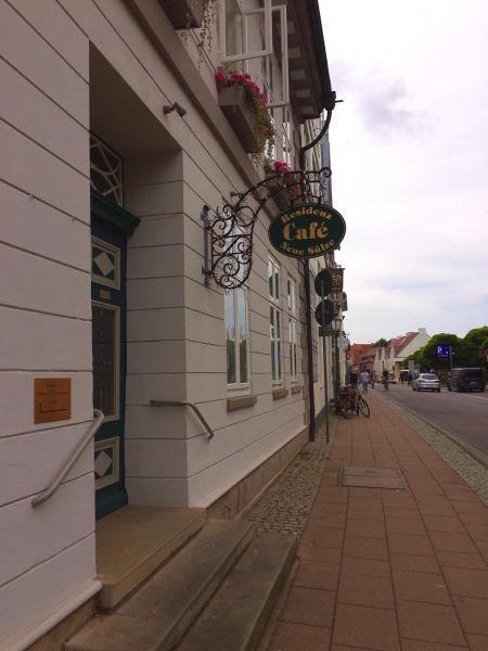 Datei:Residenz Café Neue Sülze.jpg