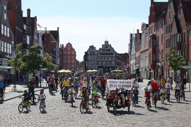 Datei:Kidical Mass auf dem Sande.jpg