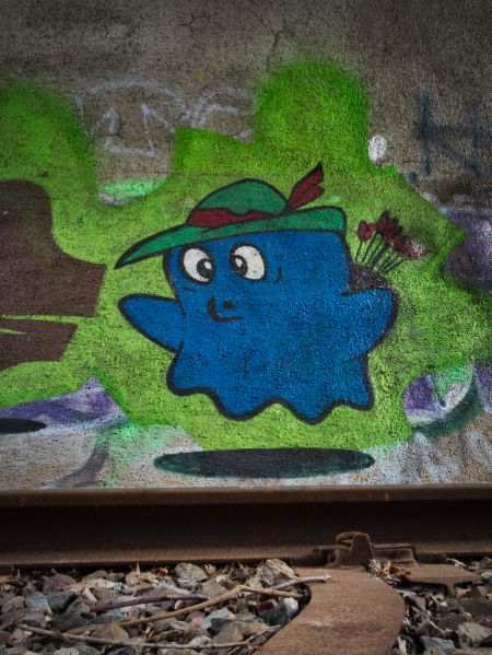 Datei:Graffitigeist Soltauer Bahn.jpg