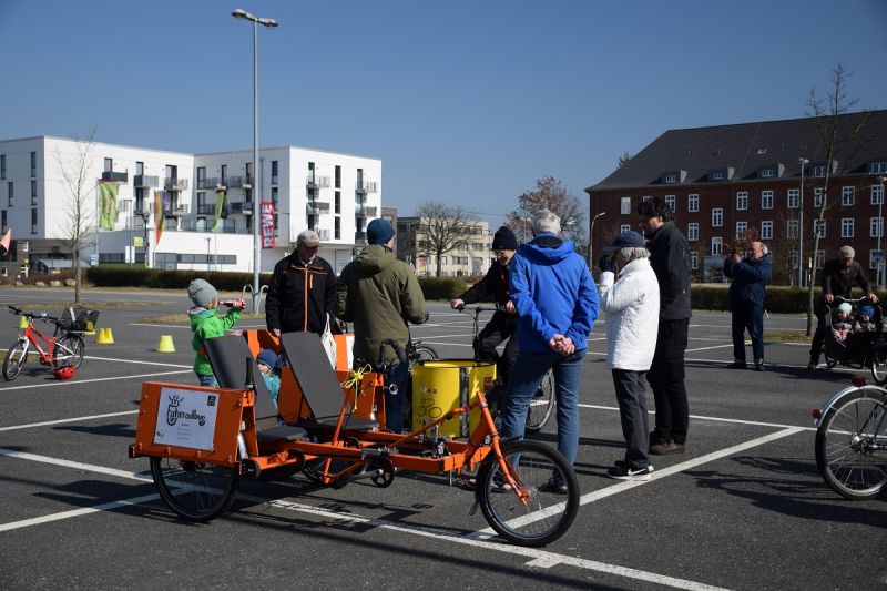 Datei:Probefahren Hanseviertel.jpg