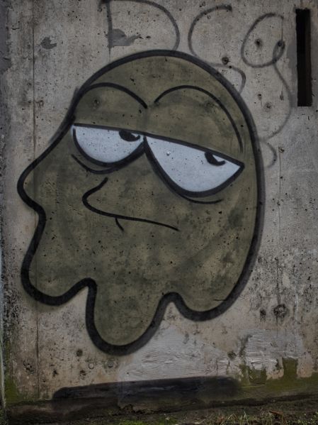 Datei:Graffitigeist Theodor-Haubach-Straße.jpg