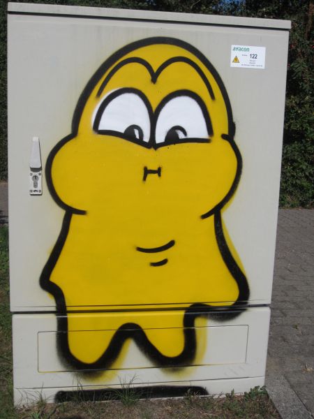 Datei:Graffitigeist Dorfstraße-Kreisel (Adendorf).jpg