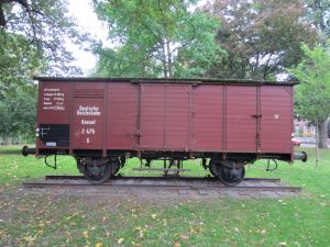 Güterwagen im Wandrahmpark.jpg