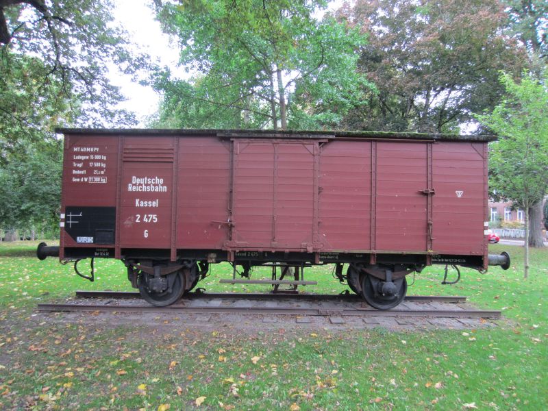 Datei:Güterwagen im Wandrahmpark.jpg