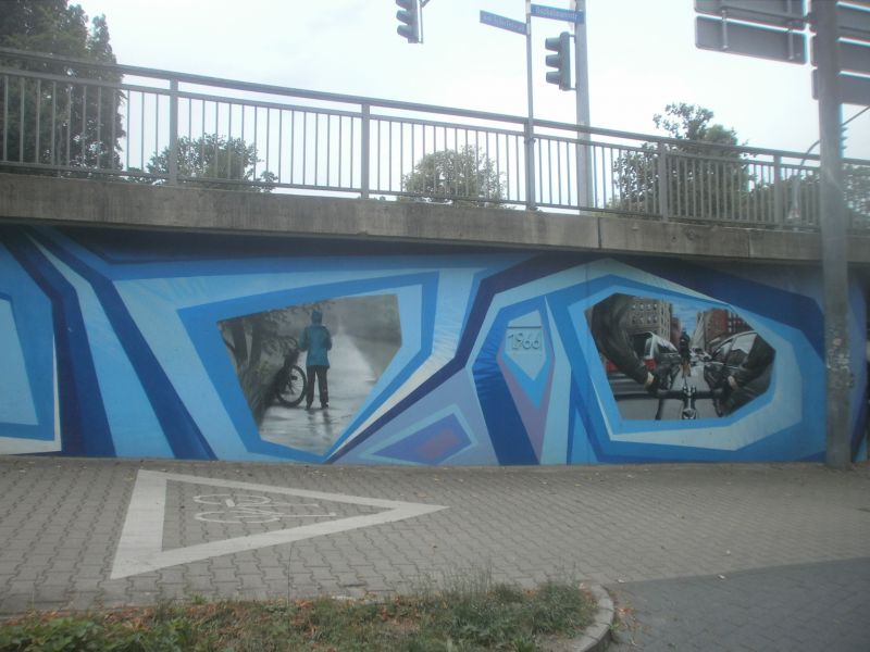 Datei:Graffiti unter der Ilmenaubrücke Bockelmannstraße.jpg