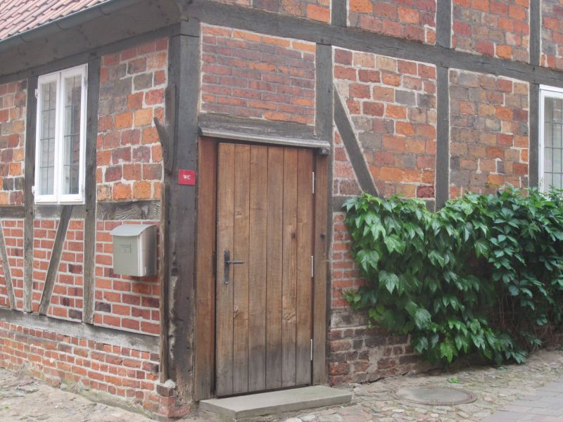 Datei:Öffentliches WC Kloster Lüne.jpg