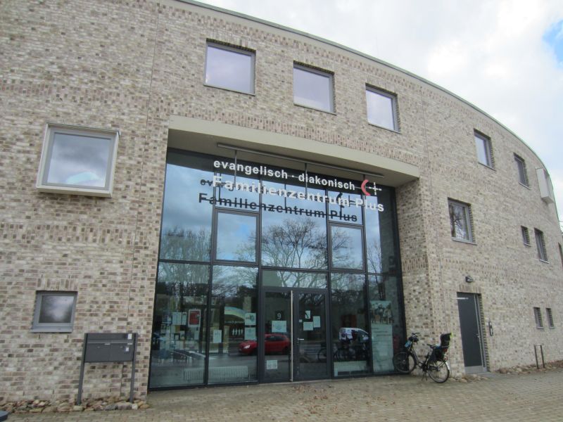 Datei:Familienzentrum Plus Am Weißen Turm.jpg