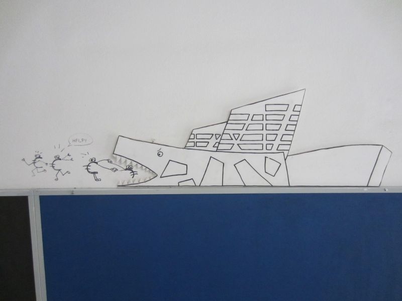 Datei:Kritik am Zentralgebäude.jpg