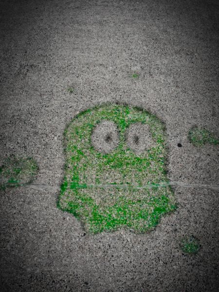 Datei:Graffitigeist Friedrich-Ebert-Brücke.jpg