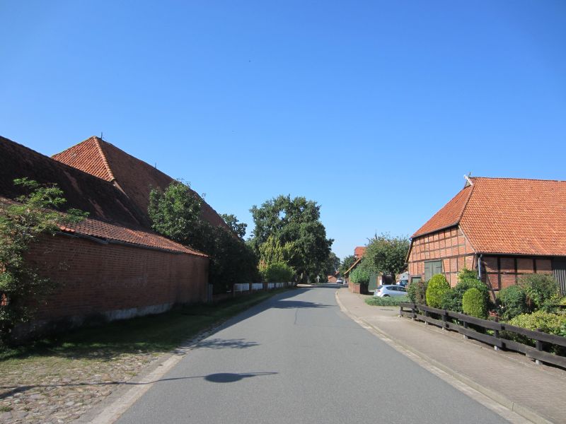 Datei:Alte Bauernhäuser in Echem.jpg
