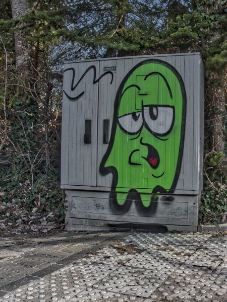 Datei:Graffitigeist Erbstorfer Landstr..jpg