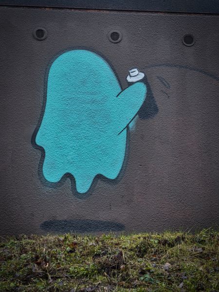 Datei:Graffitigeist Konrad-Adenauer-Straße.jpg