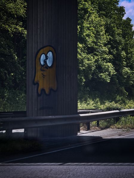 Datei:Graffitigeist B4 B209 Apfelallee.jpg