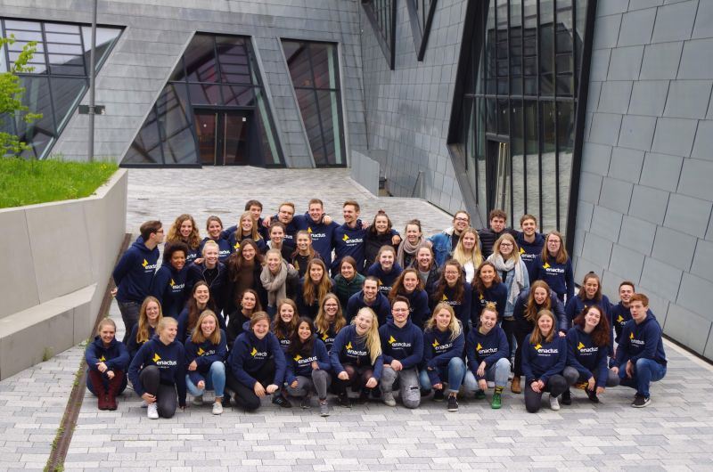Datei:Enactus Lüneburg Teamfoto.jpg