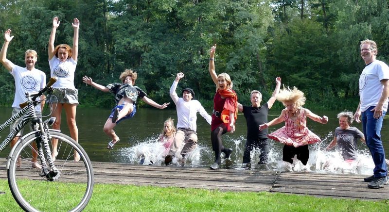 Datei:Sprung ins kalte Wasser.jpg