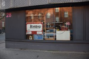 KonRAd Gebäude 28, Um die Ecke.jpg