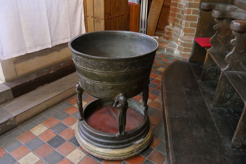 Datei:Taufbecken .jpg