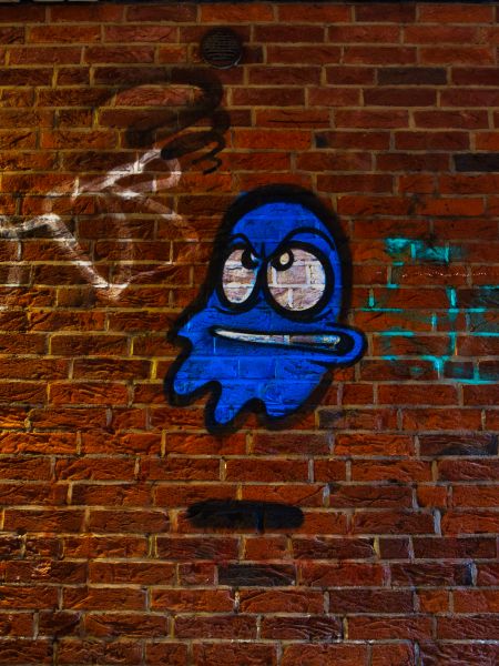 Datei:Graffitigeist Glockenhof.jpg