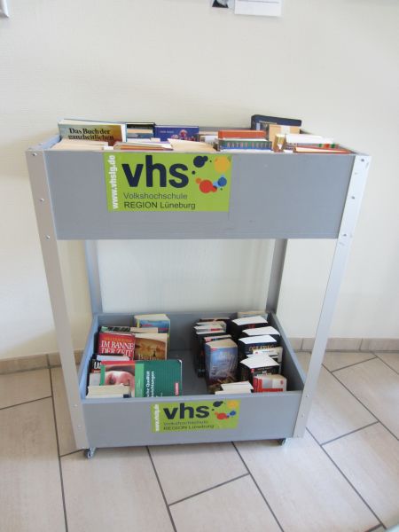 Datei:Bücherkiste VHS.jpg