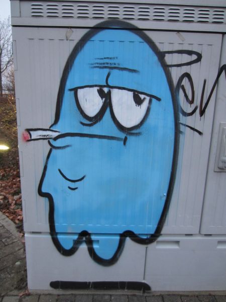 Datei:Graffitigeist Auf den Blöcken.jpg