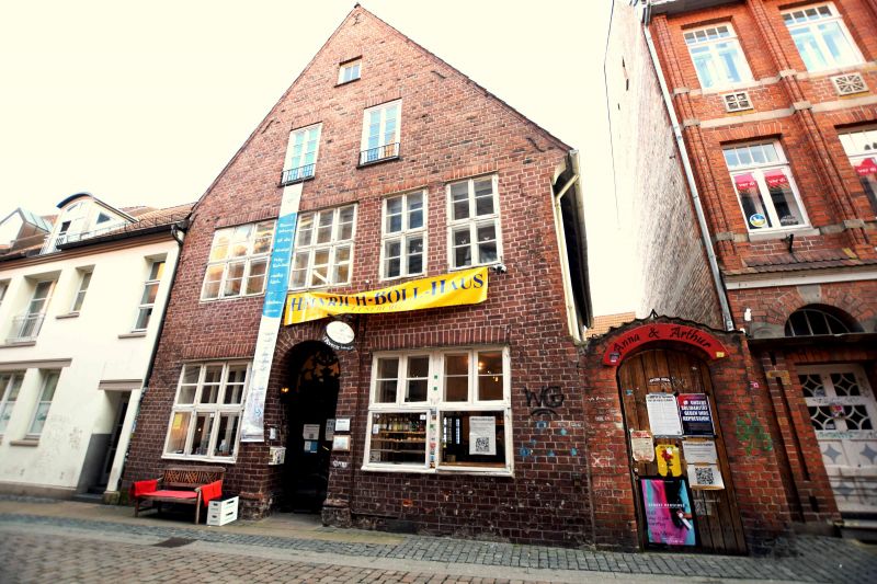 Datei:Heinrich-Böll-Haus Lüneburg, Katzenstraße 2.jpg