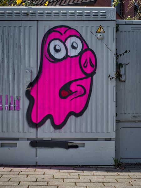 Datei:Gaffitigeist Memeler Str..jpg