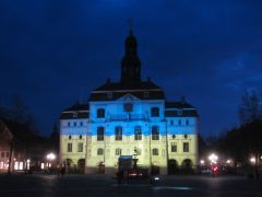 Rathaus in den Ukraine-Farben