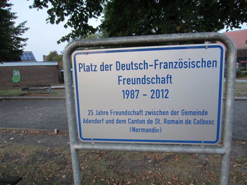 Datei:Platz der Deutsch-Französischen Freundschaft.jpg