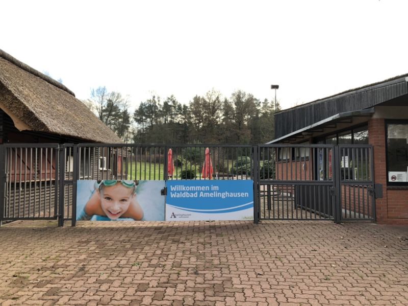 Datei:Eingang vom Waldbad Amelinghausen .jpg