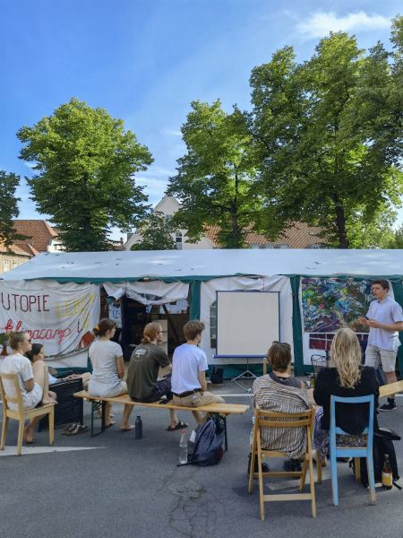 Datei:Workshop im Klimacamp.jpg