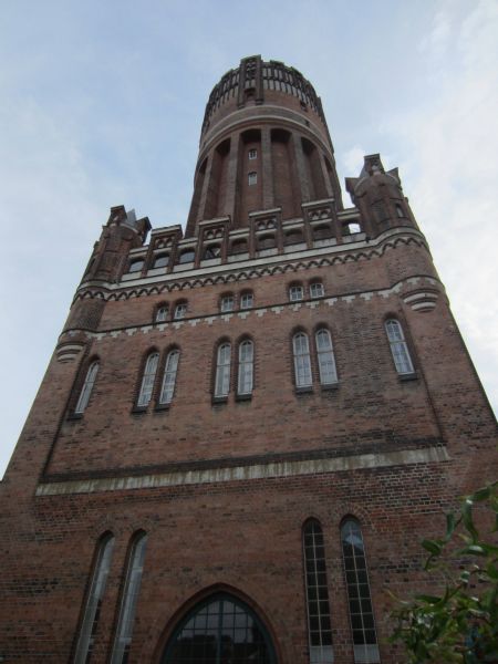 Datei:Wasserturm von unten.jpg